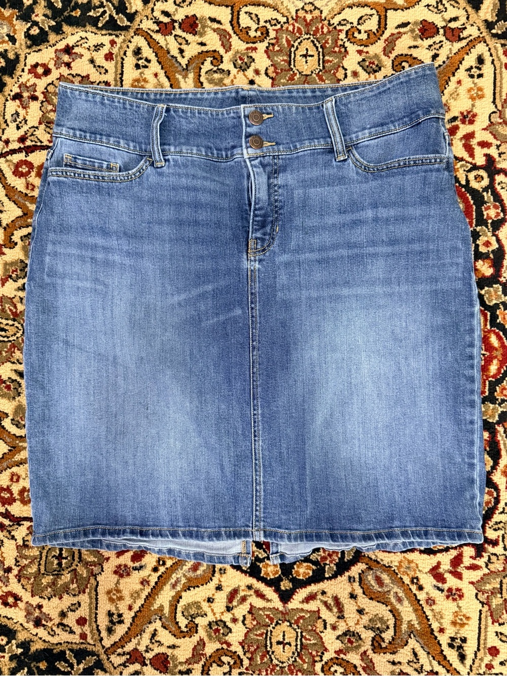 size 16 plus Old Navy Women’s denim skirt with subtle wash